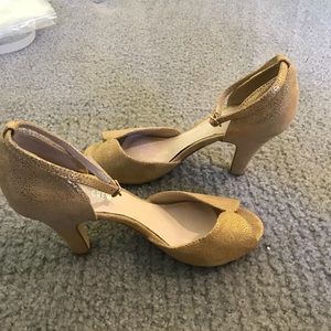 Chelsea Crew Gold Lola Size 38